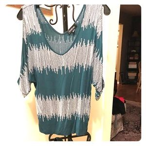 bebe Tops - ❣️FINAL SALE!❣️PRICE DROP❣️Bebe Cold Shoulder Top bebe Tops - ❣️FINAL SALE!❣️PRICE DROP❣️Bebe Cold Shoulder Top